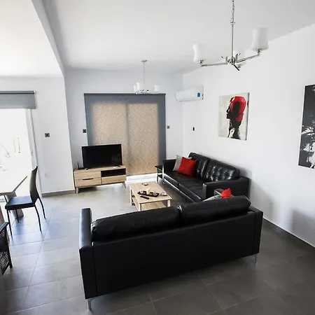 Diamond Townhouse 17 *