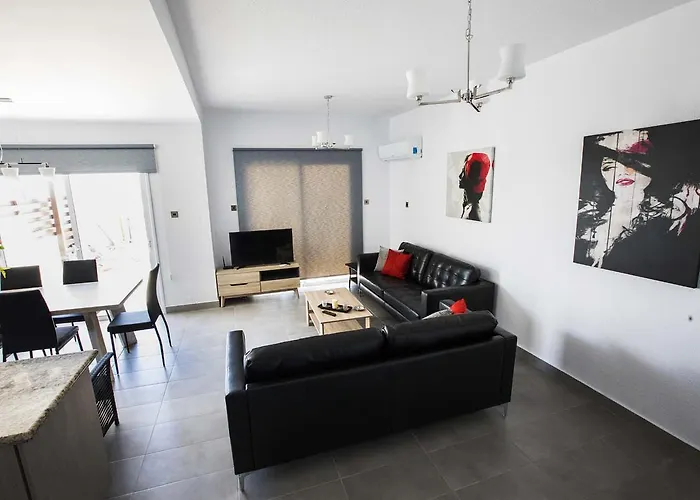 Diamond Townhouse 17 *