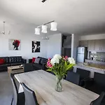 Diamond Townhouse 17 파포스