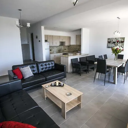 בית נופש Diamond Townhouse 17 פאפוס